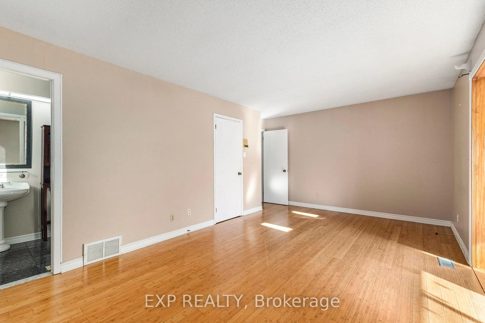 Photo 12 of 10 Pommel Crescent, Ottawa, Kanata - Bridlewood — HOMEH