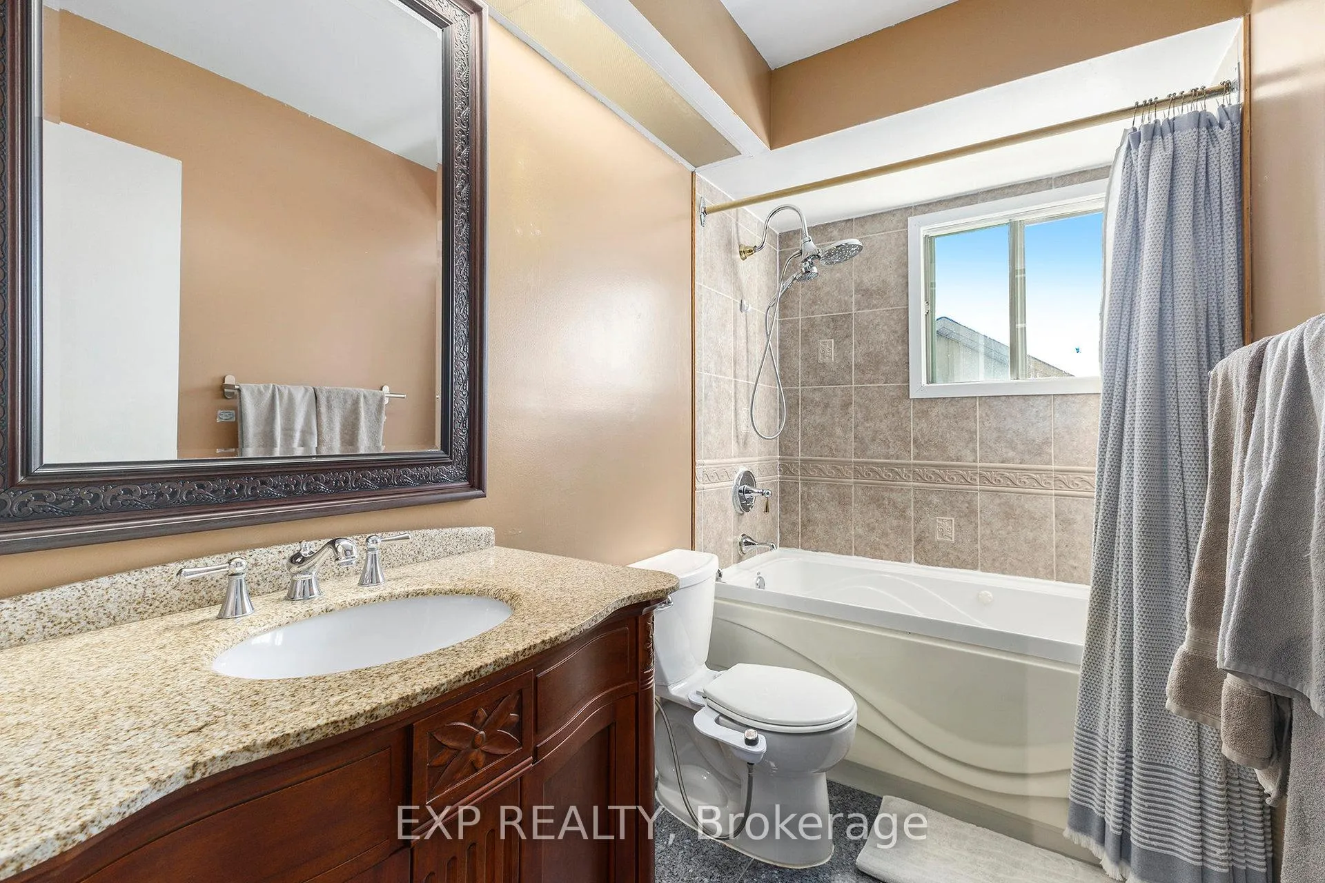 Photo 17 of 10 Pommel Crescent, Ottawa, Kanata - Bridlewood — HOMEH