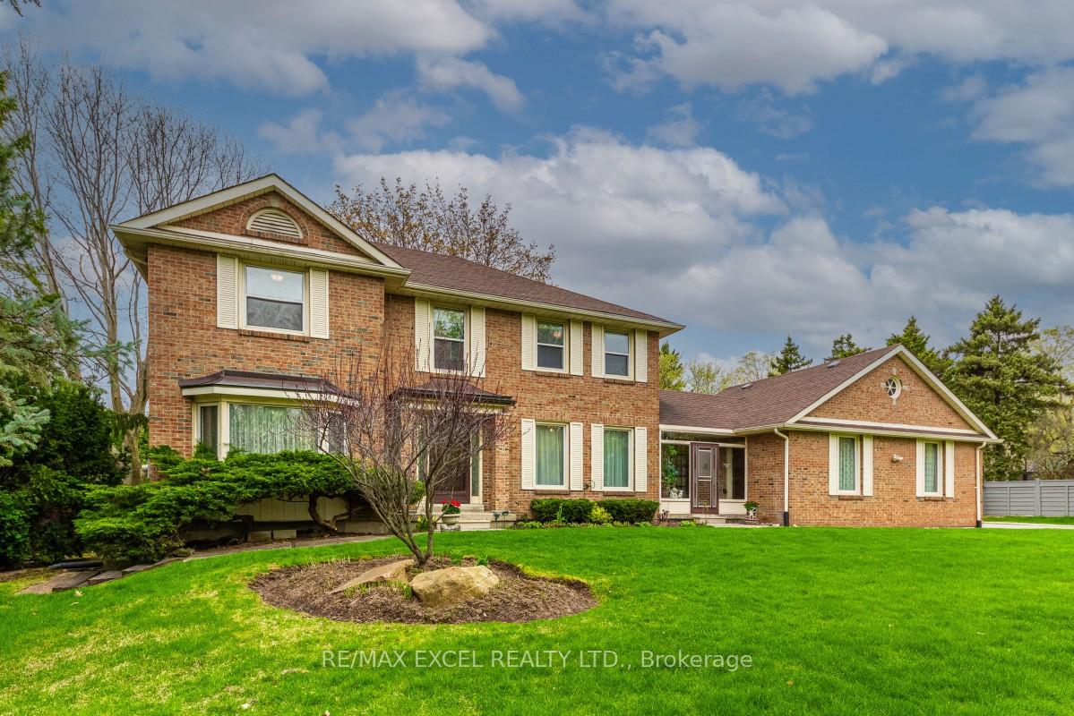 Photo 2 of 8 Boyd Court, Markham, Victoria Square — HOMEH