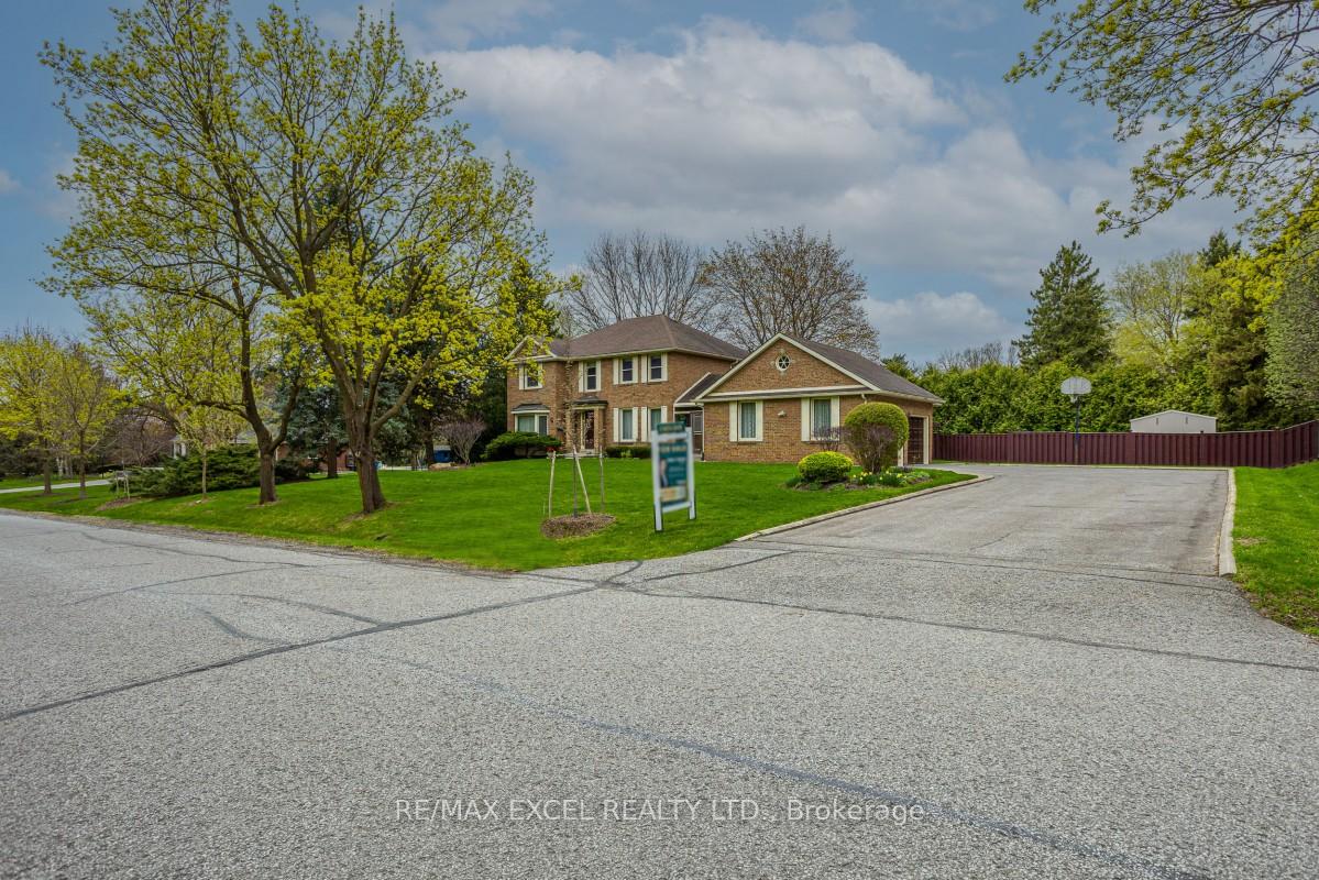 Photo 4 of 8 Boyd Court, Markham, Victoria Square — HOMEH