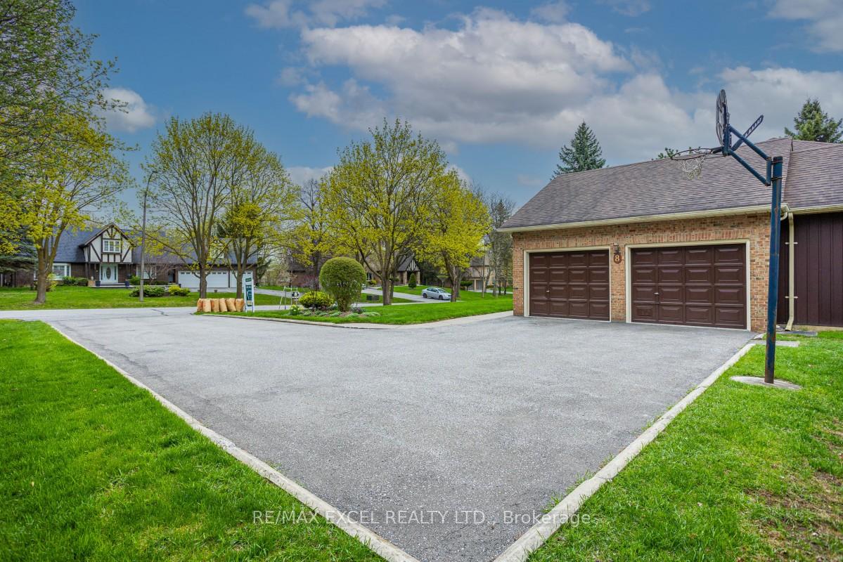 Photo 5 of 8 Boyd Court, Markham, Victoria Square — HOMEH