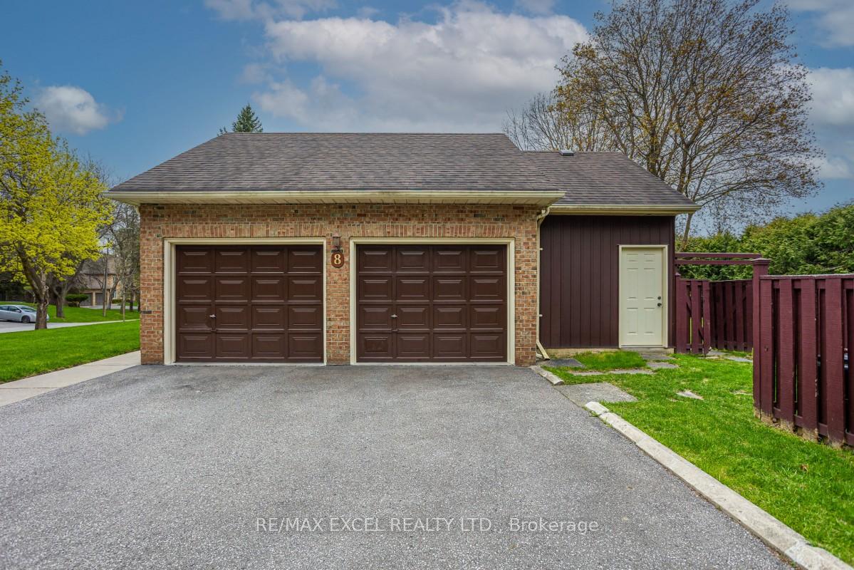 Photo 6 of 8 Boyd Court, Markham, Victoria Square — HOMEH