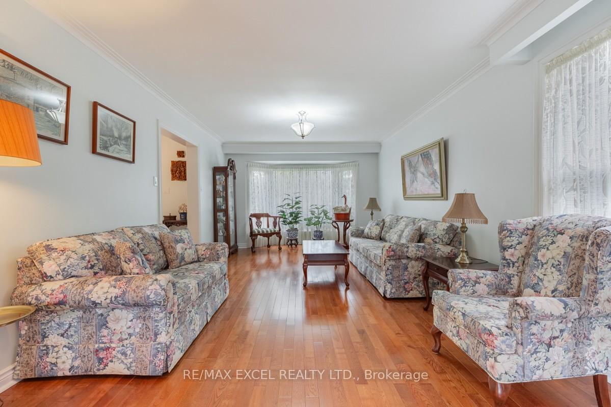 Photo 9 of 8 Boyd Court, Markham, Victoria Square — HOMEH