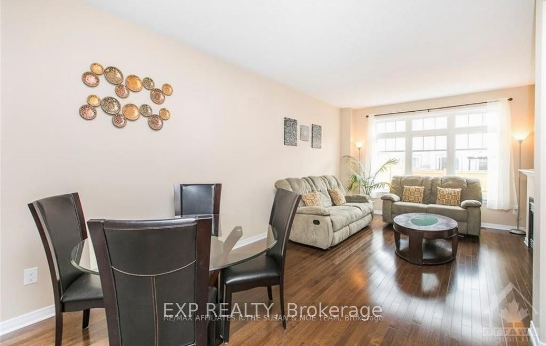 Photo 3 of 296 Losino Crescent, Ottawa, Kanata - Emerald Meadows/Trailwest — HOMEH