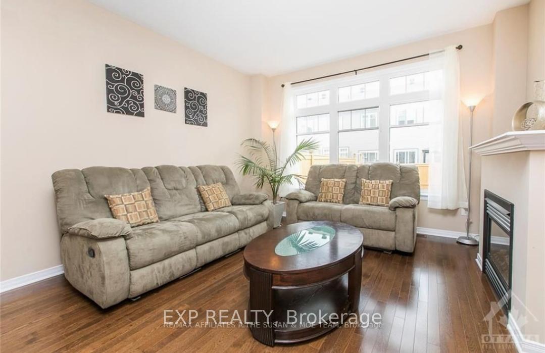 Photo 4 of 296 Losino Crescent, Ottawa, Kanata - Emerald Meadows/Trailwest — HOMEH