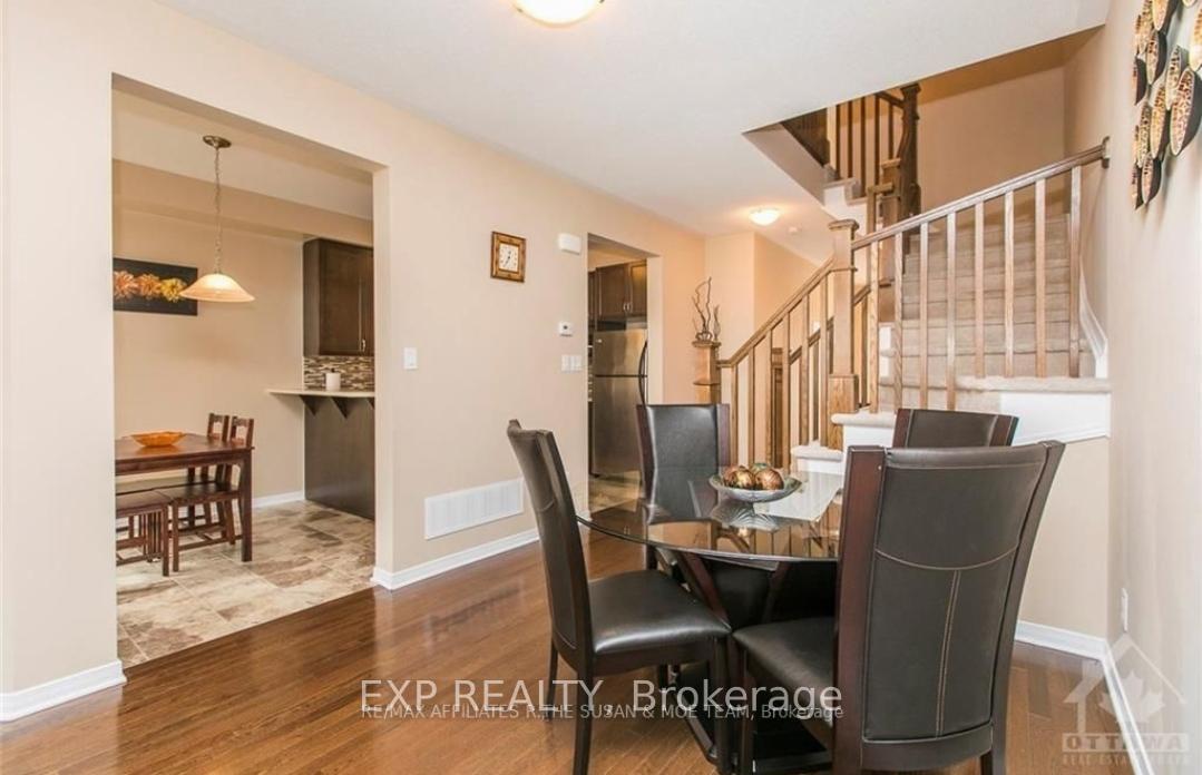 Photo 5 of 296 Losino Crescent, Ottawa, Kanata - Emerald Meadows/Trailwest — HOMEH