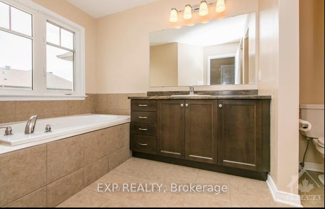 Photo 11 of 296 Losino Crescent, Ottawa, Kanata - Emerald Meadows/Trailwest — HOMEH
