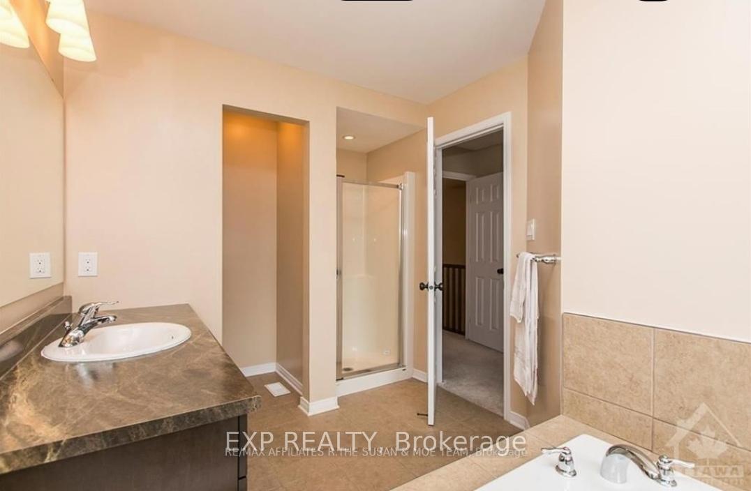 Photo 12 of 296 Losino Crescent, Ottawa, Kanata - Emerald Meadows/Trailwest — HOMEH