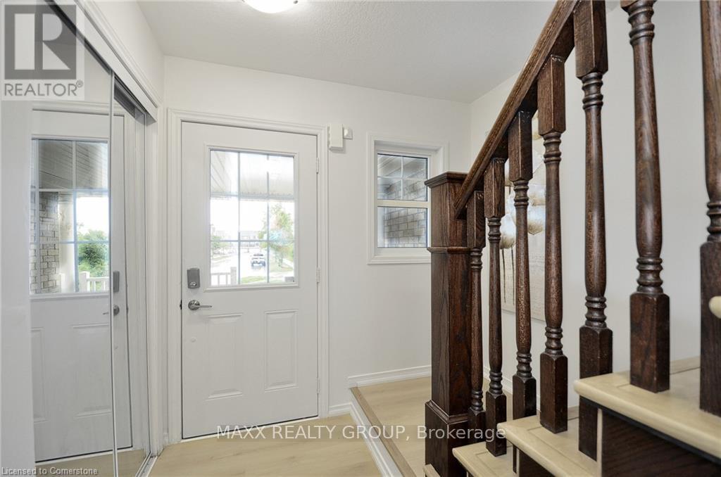 Photo 3 of 92 Glenvista Drive, Kitchener — HOMEH