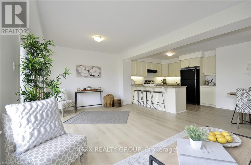 Photo 10 of 92 Glenvista Drive, Kitchener — HOMEH