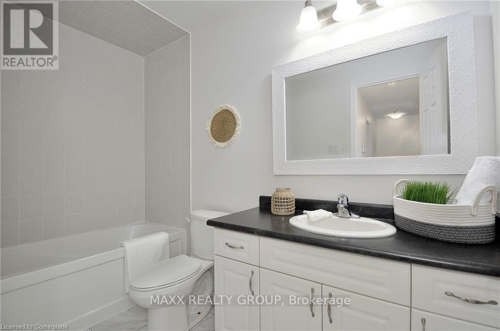 Photo 23 of 92 Glenvista Drive, Kitchener — HOMEH