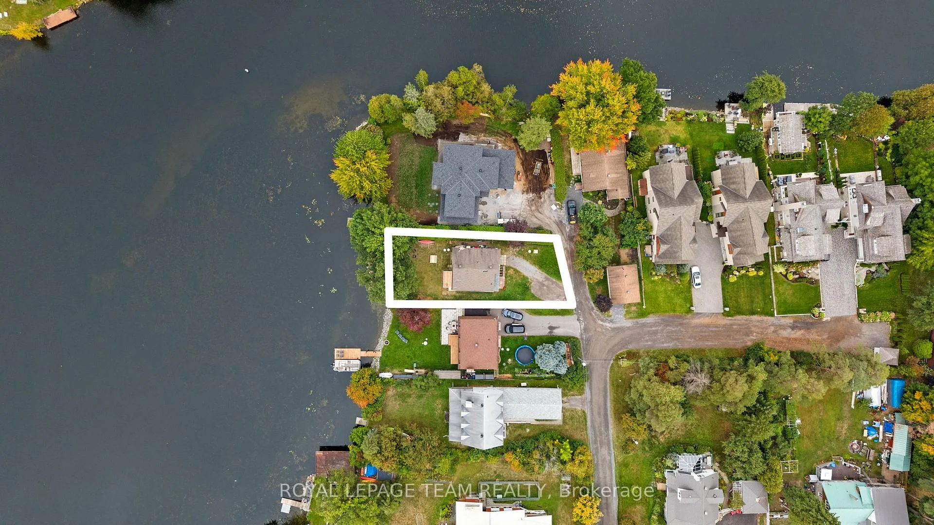 Photo 3 of 1119 Firefly Lane, Ottawa, Manotick South to Roger Stevens — HOMEH