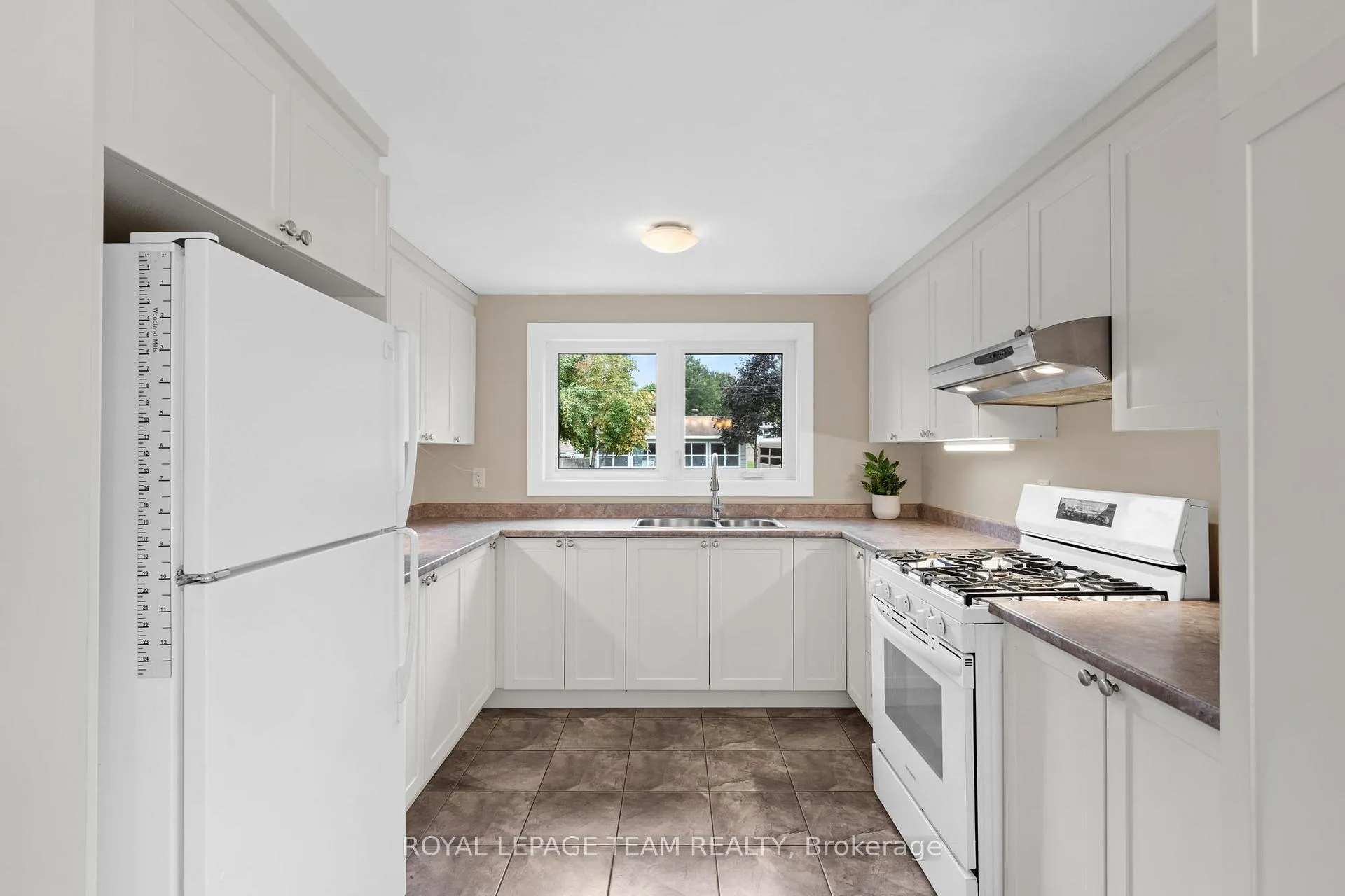 Photo 15 of 1119 Firefly Lane, Ottawa, Manotick South to Roger Stevens — HOMEH