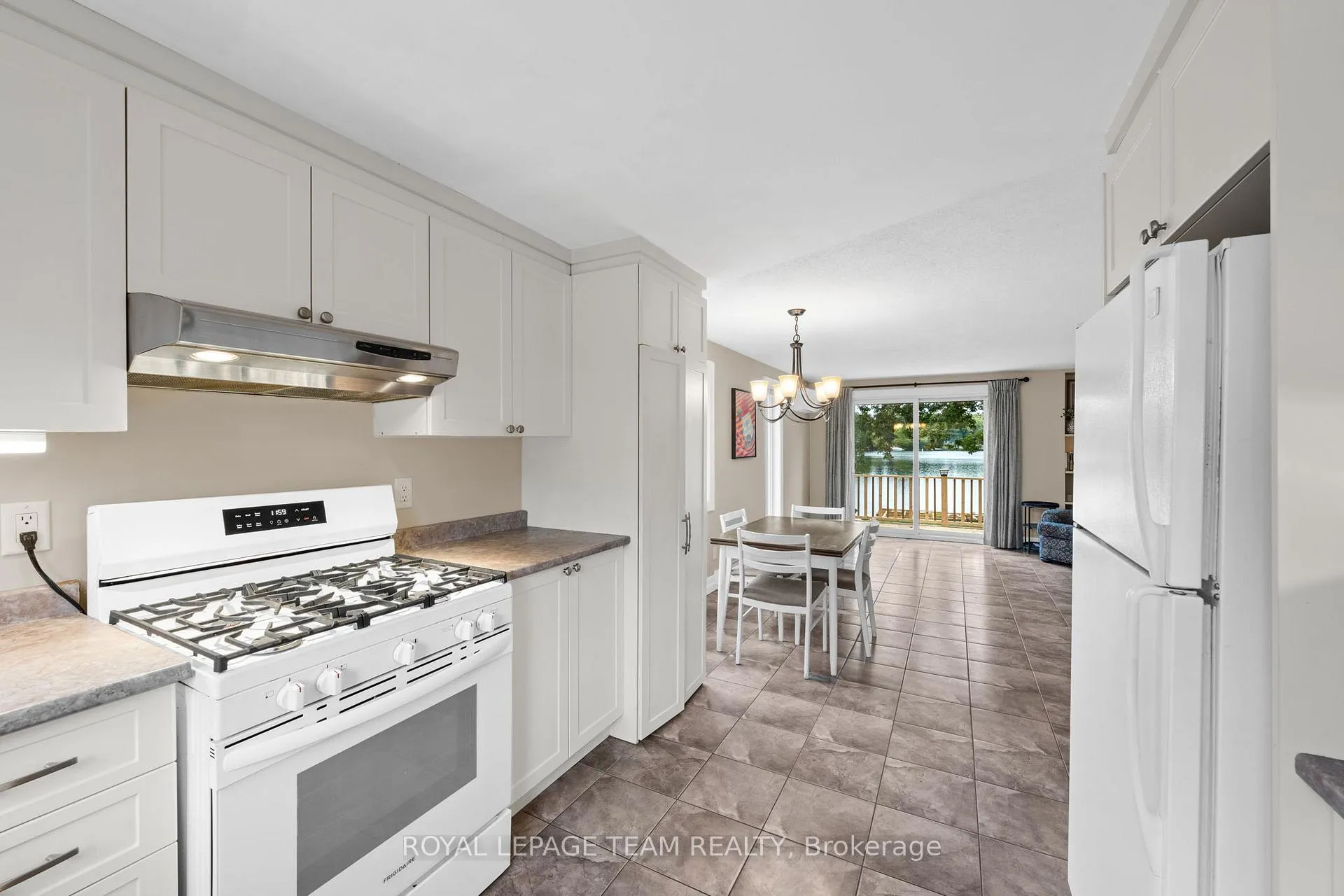 Photo 18 of 1119 Firefly Lane, Ottawa, Manotick South to Roger Stevens — HOMEH