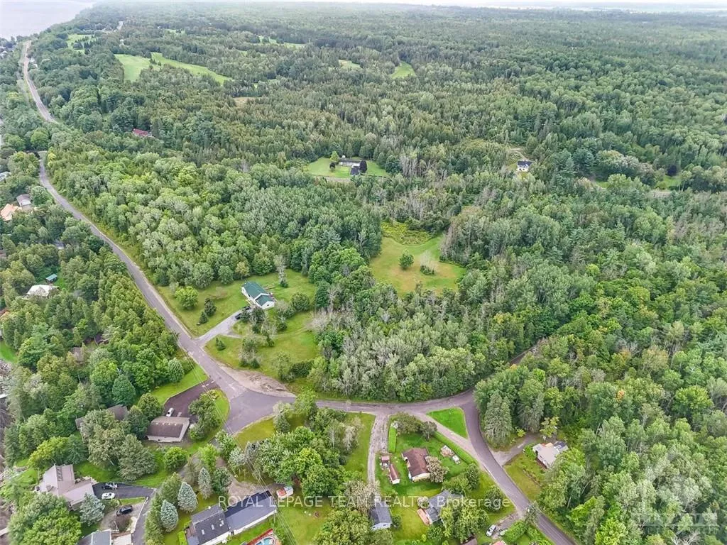Photo 4 of Unit 5, 00 Mcneill Road, McNab/Braeside, Mcnab/Braeside Twps — HOMEH