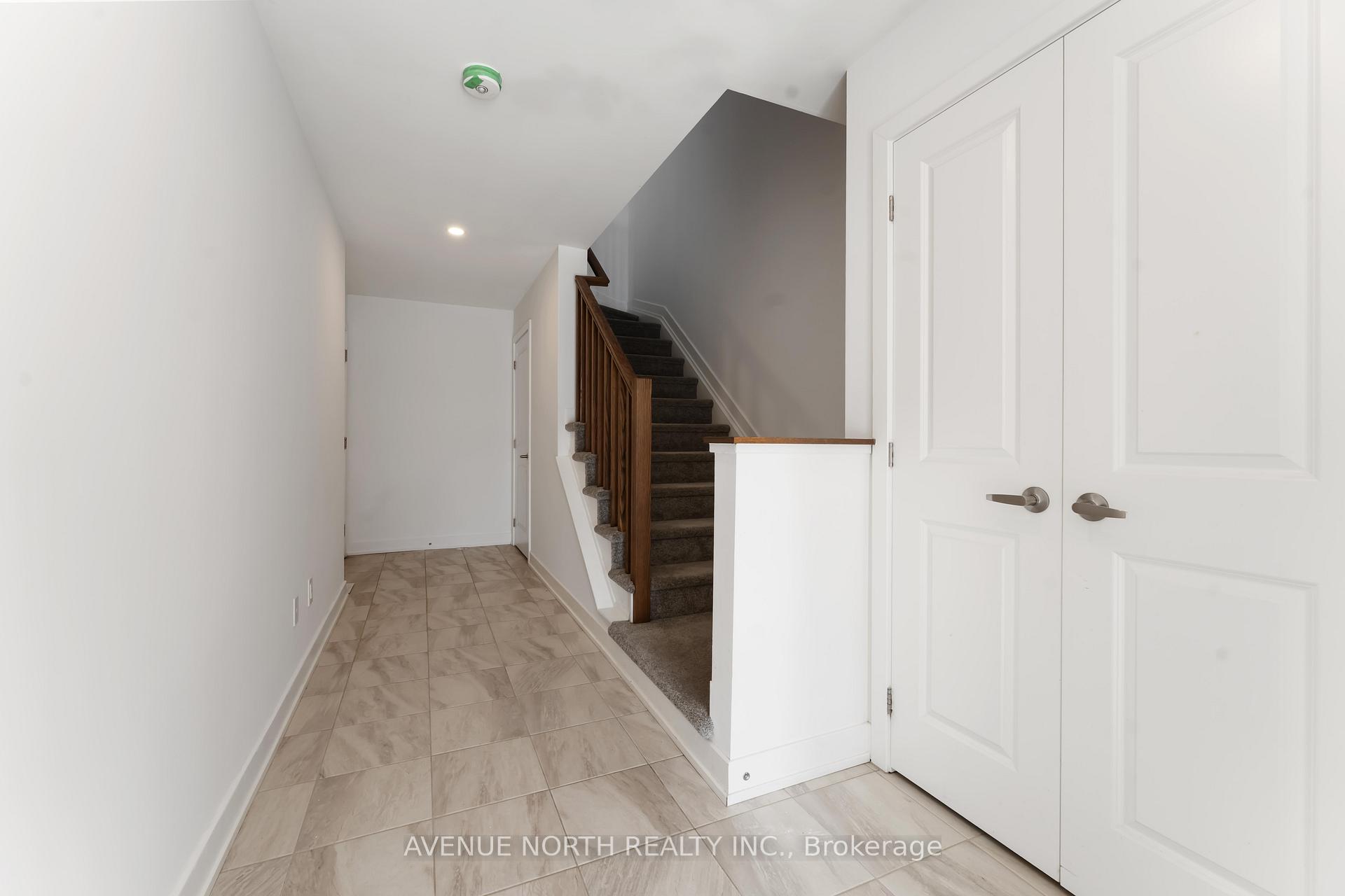 Photo 5 of 870 Anciano Crescent, Ottawa, Kanata - Emerald Meadows/Trailwest — HOMEH