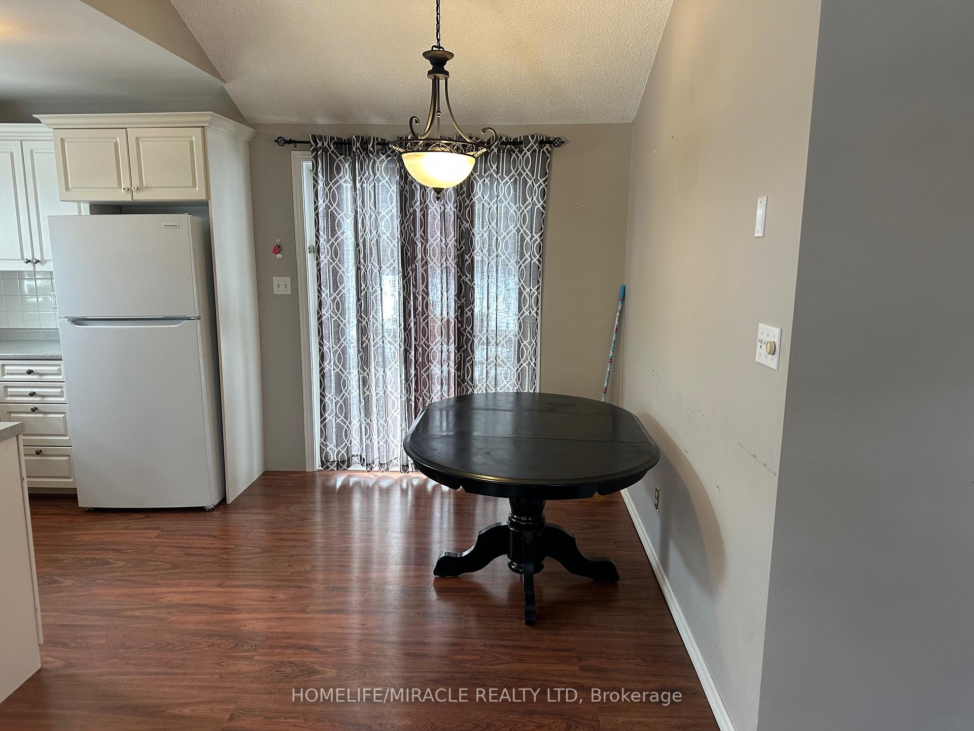 Photo 4 of 2282 25th Side Road, Innisfil, Alcona — HOMEH