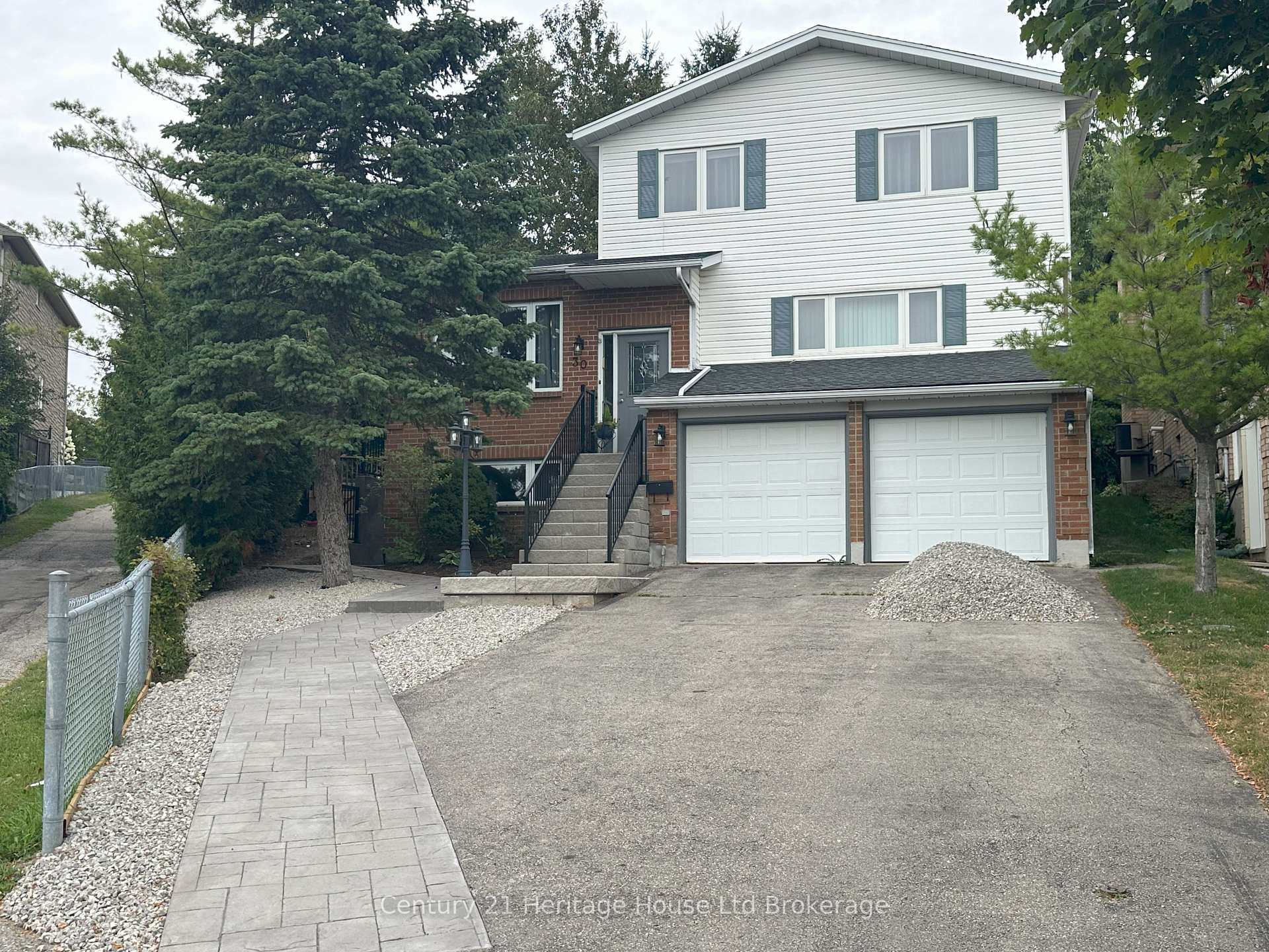 Photo 1 of Unit 2, 30 Zeffer Place, Kitchener — HOMEH