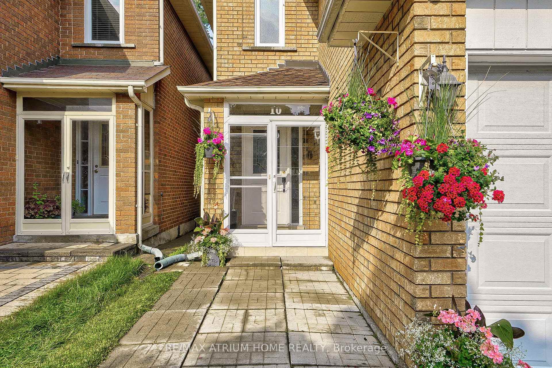 Photo 3 of 10 Olivewood Drive, Markham, Middlefield — HOMEH