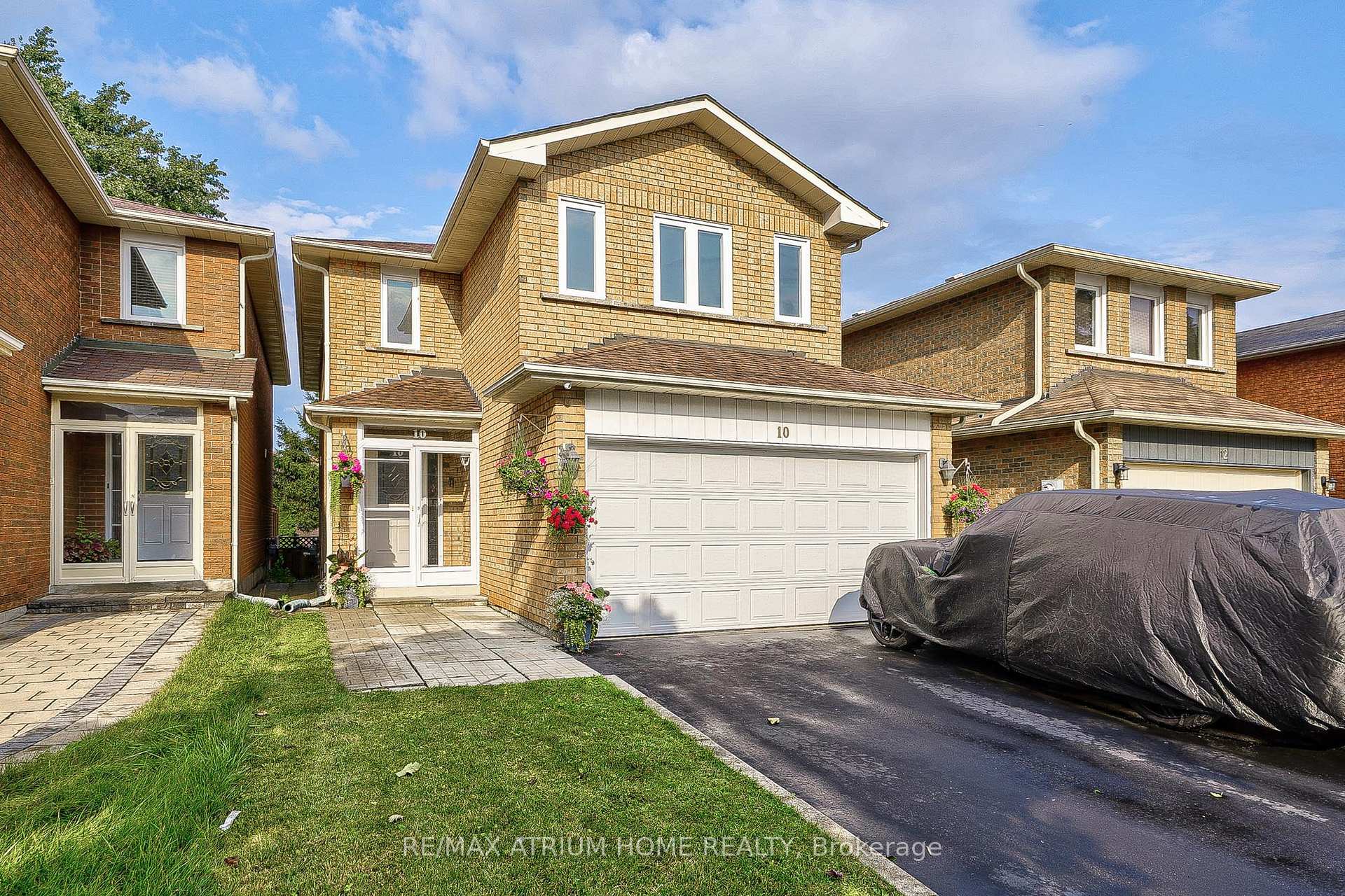 Photo 4 of 10 Olivewood Drive, Markham, Middlefield — HOMEH