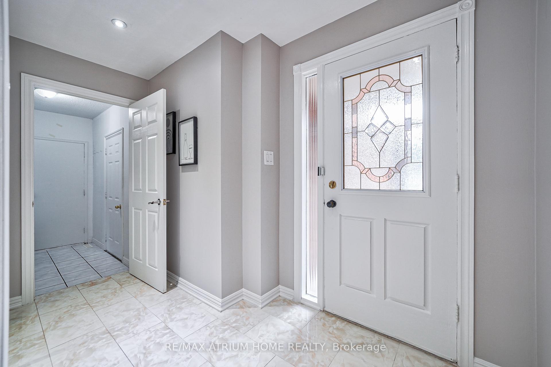 Photo 5 of 10 Olivewood Drive, Markham, Middlefield — HOMEH