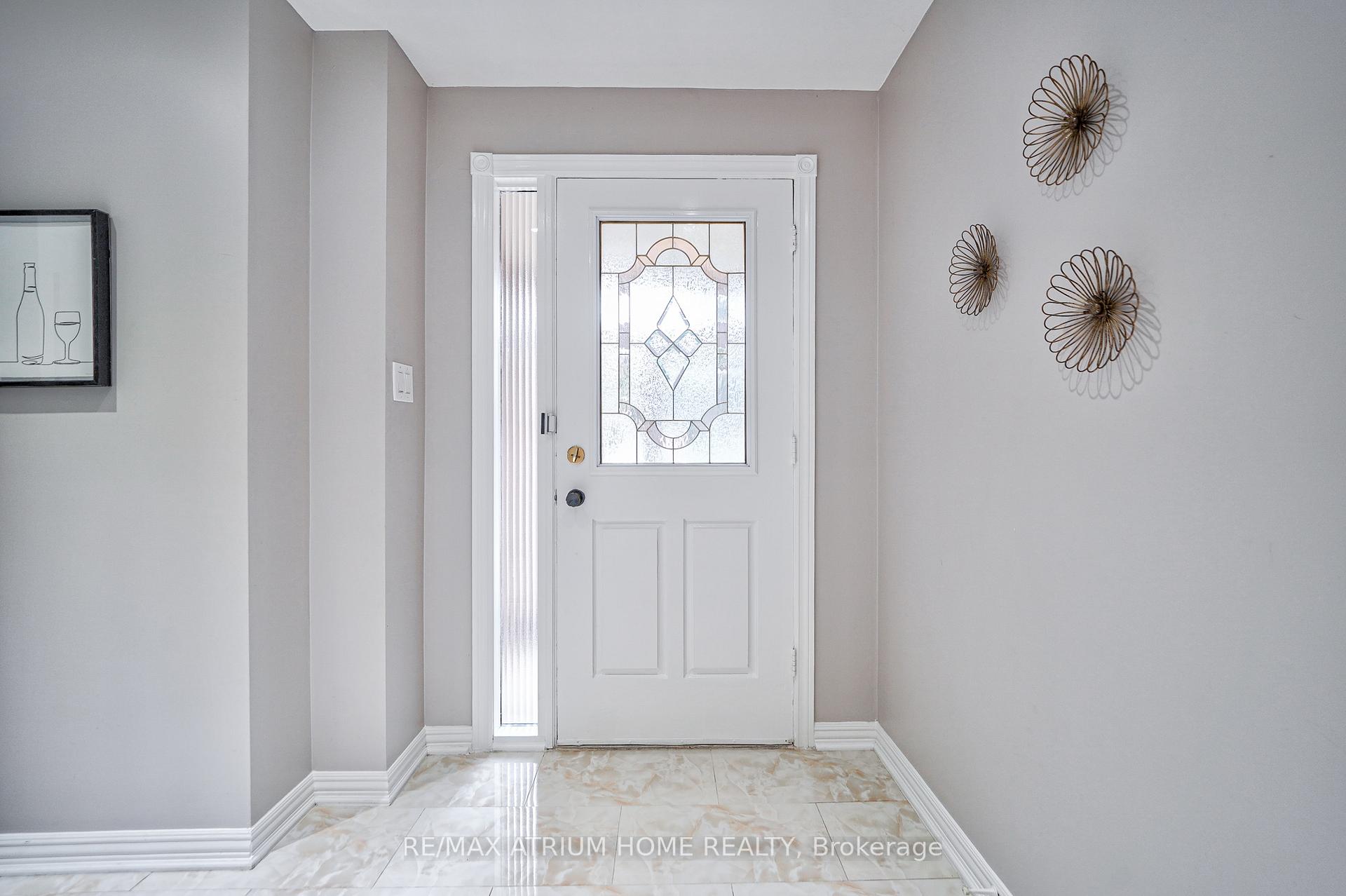 Photo 6 of 10 Olivewood Drive, Markham, Middlefield — HOMEH