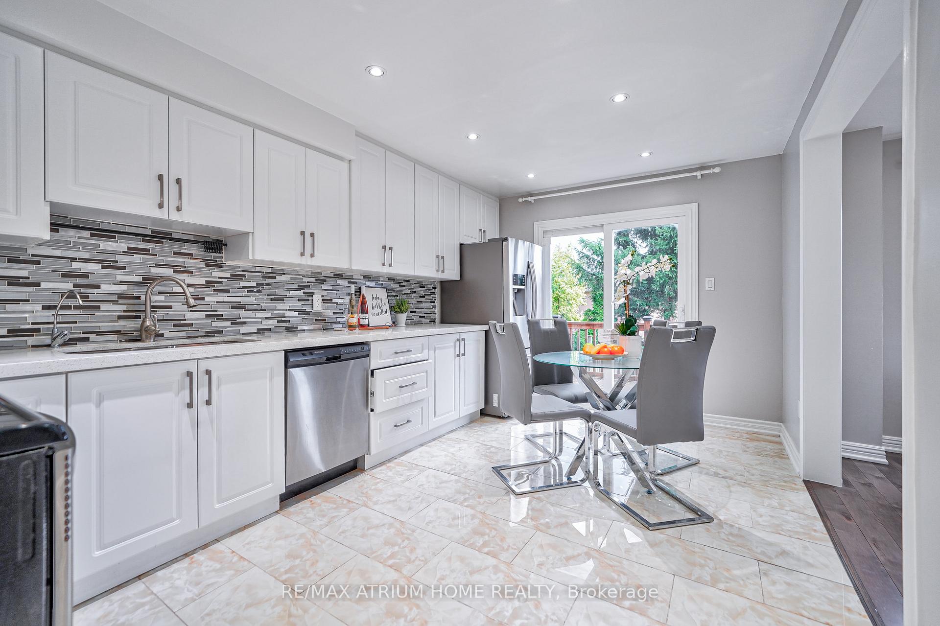 Photo 18 of 10 Olivewood Drive, Markham, Middlefield — HOMEH