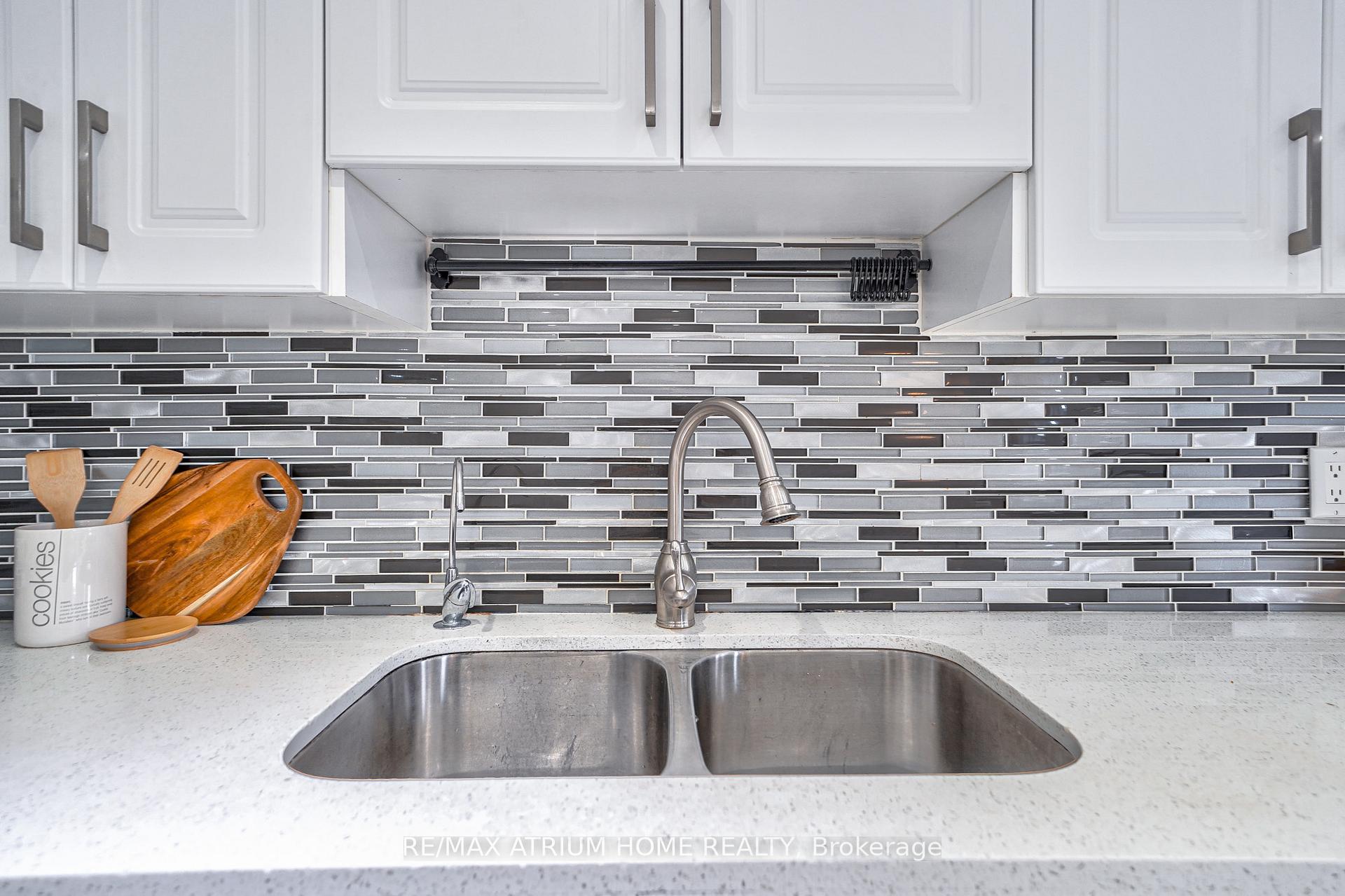 Photo 19 of 10 Olivewood Drive, Markham, Middlefield — HOMEH