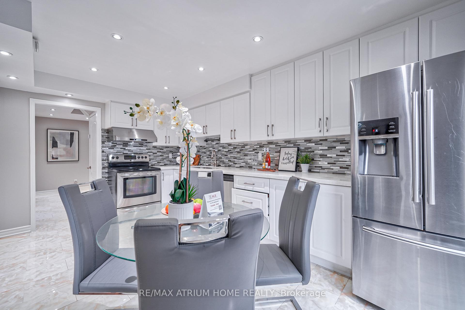 Photo 20 of 10 Olivewood Drive, Markham, Middlefield — HOMEH