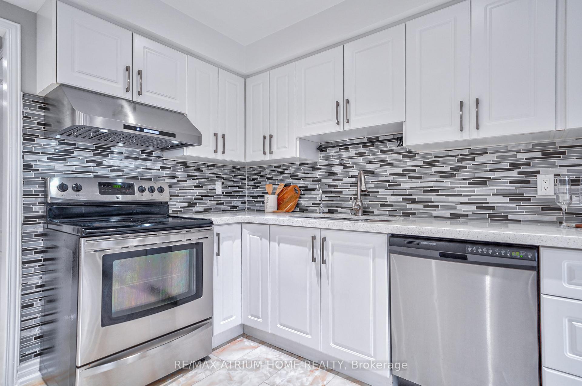 Photo 21 of 10 Olivewood Drive, Markham, Middlefield — HOMEH