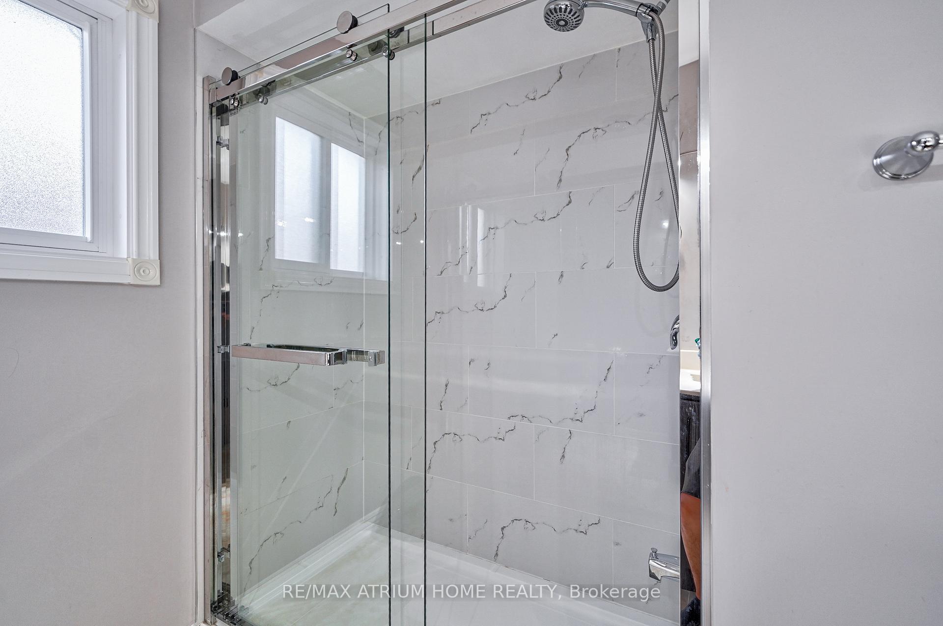 Photo 33 of 10 Olivewood Drive, Markham, Middlefield — HOMEH