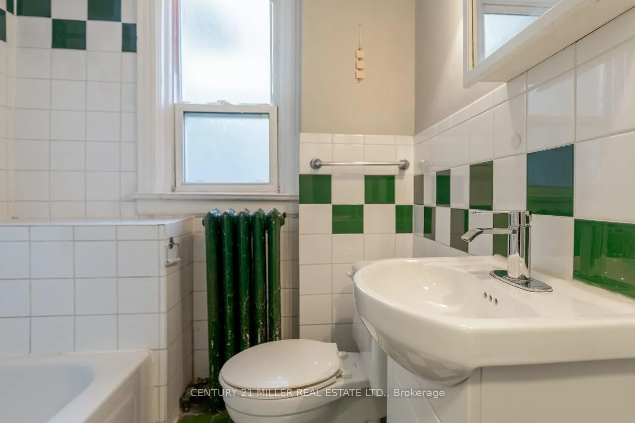 Photo 6 of Unit 2, 270 Main Street W, Hamilton, Strathcona — HOMEH