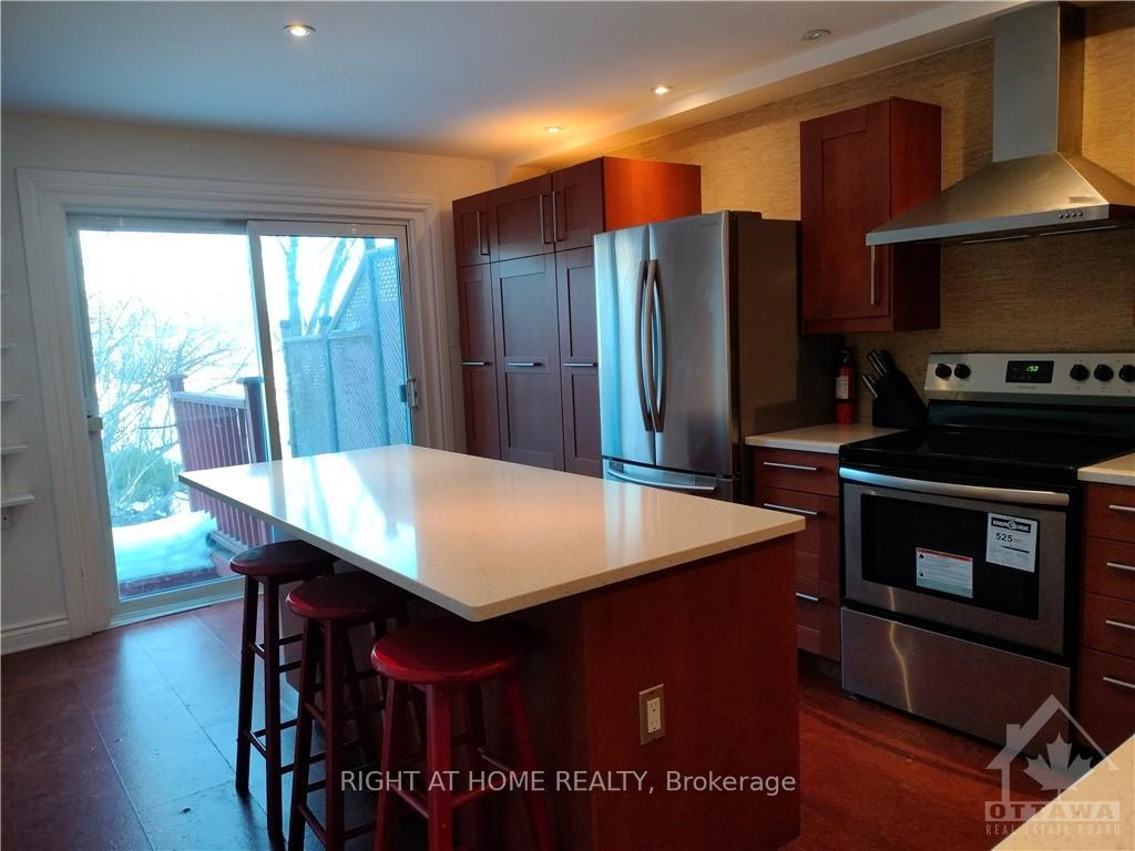 Photo 3 of Unit A, 25 Robinson Avenue, Ottawa, Sandy Hill — HOMEH