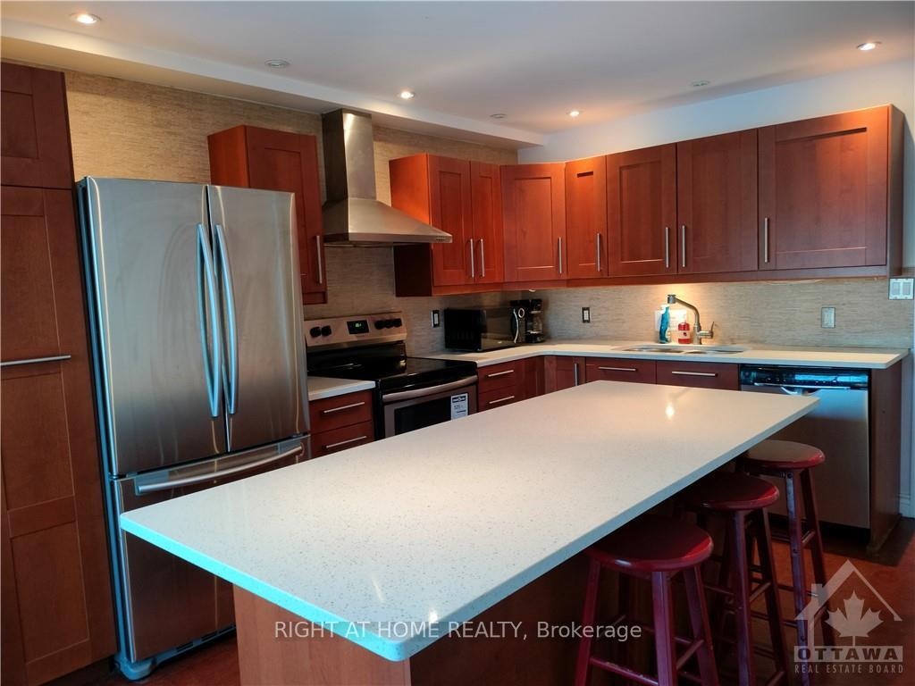 Photo 4 of Unit A, 25 Robinson Avenue, Ottawa, Sandy Hill — HOMEH