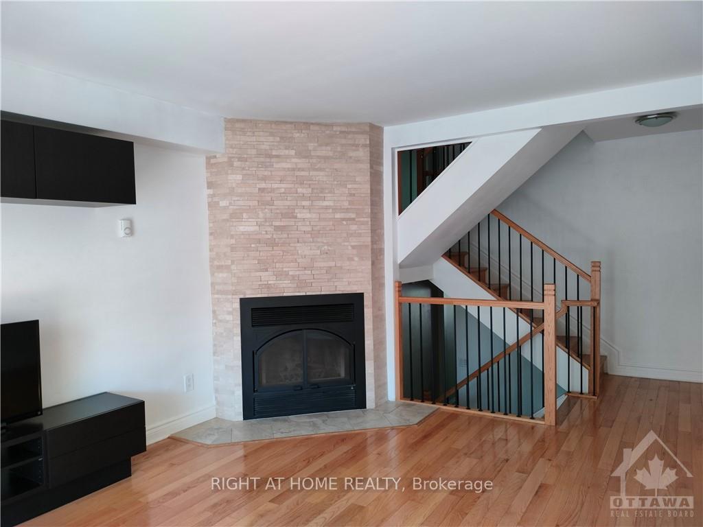 Photo 7 of Unit A, 25 Robinson Avenue, Ottawa, Sandy Hill — HOMEH