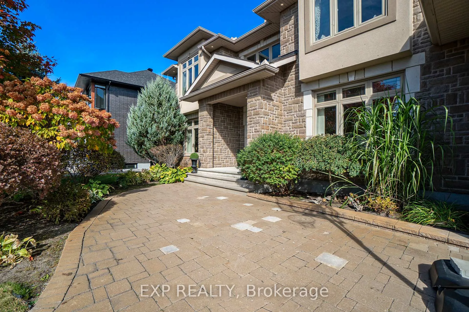 Photo 3 of 450 Lockmaster Crescent, Ottawa, Manotick Village & Manotick Estates — HOMEH