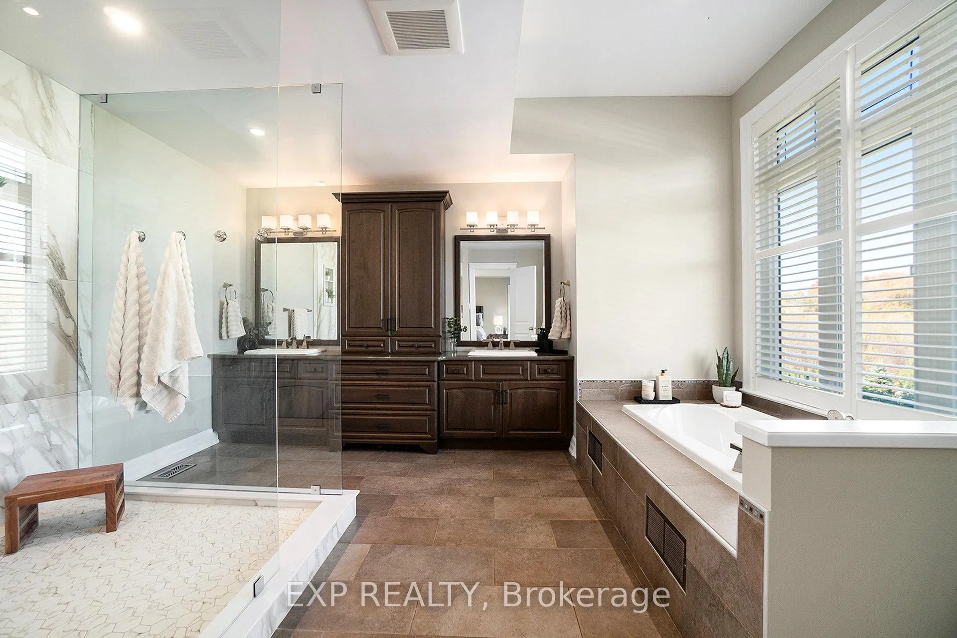 Photo 24 of 450 Lockmaster Crescent, Ottawa, Manotick Village & Manotick Estates — HOMEH