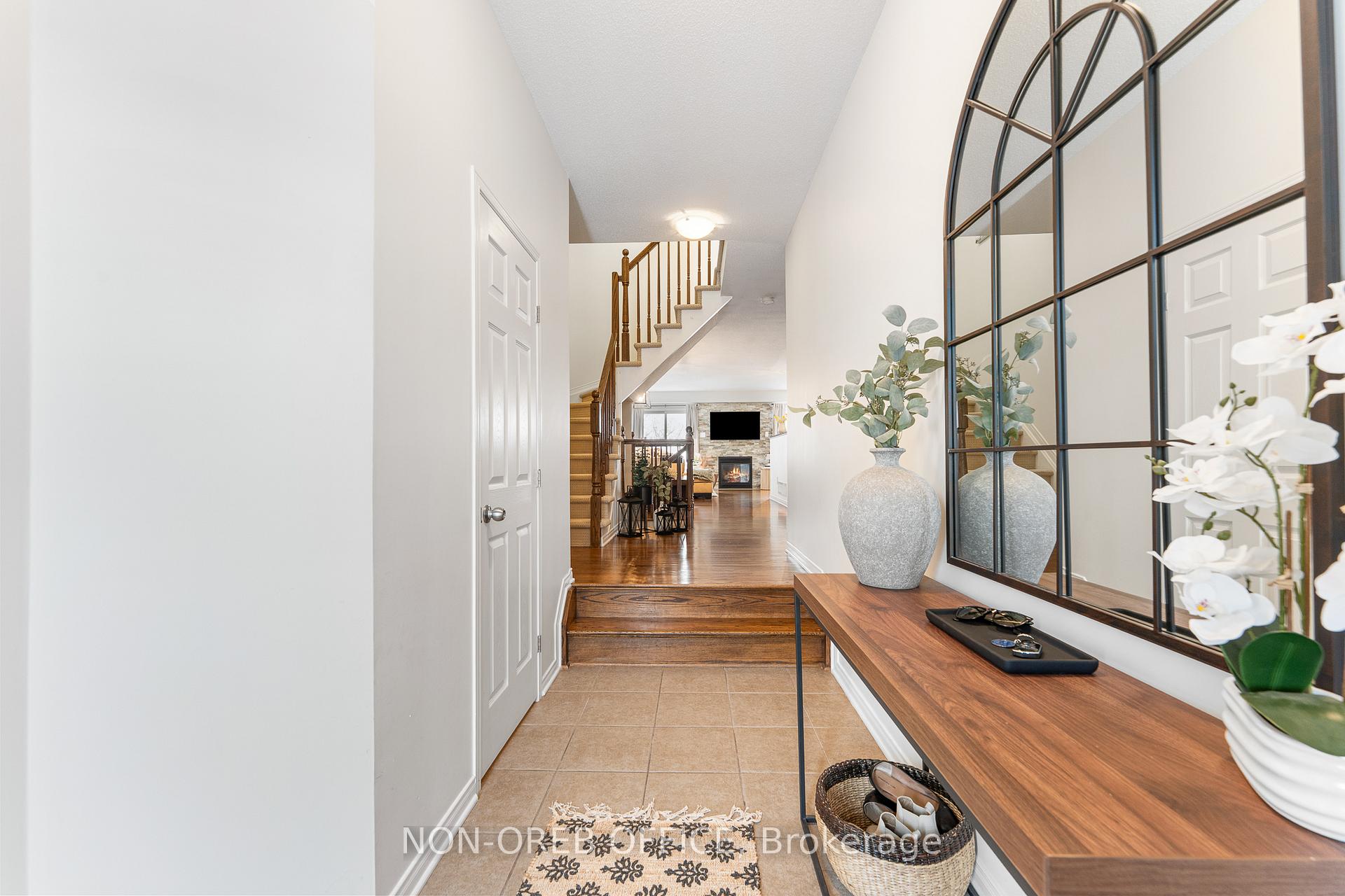 Photo 3 of 202 Arrita Street, Ottawa, Kanata - Emerald Meadows/Trailwest — HOMEH