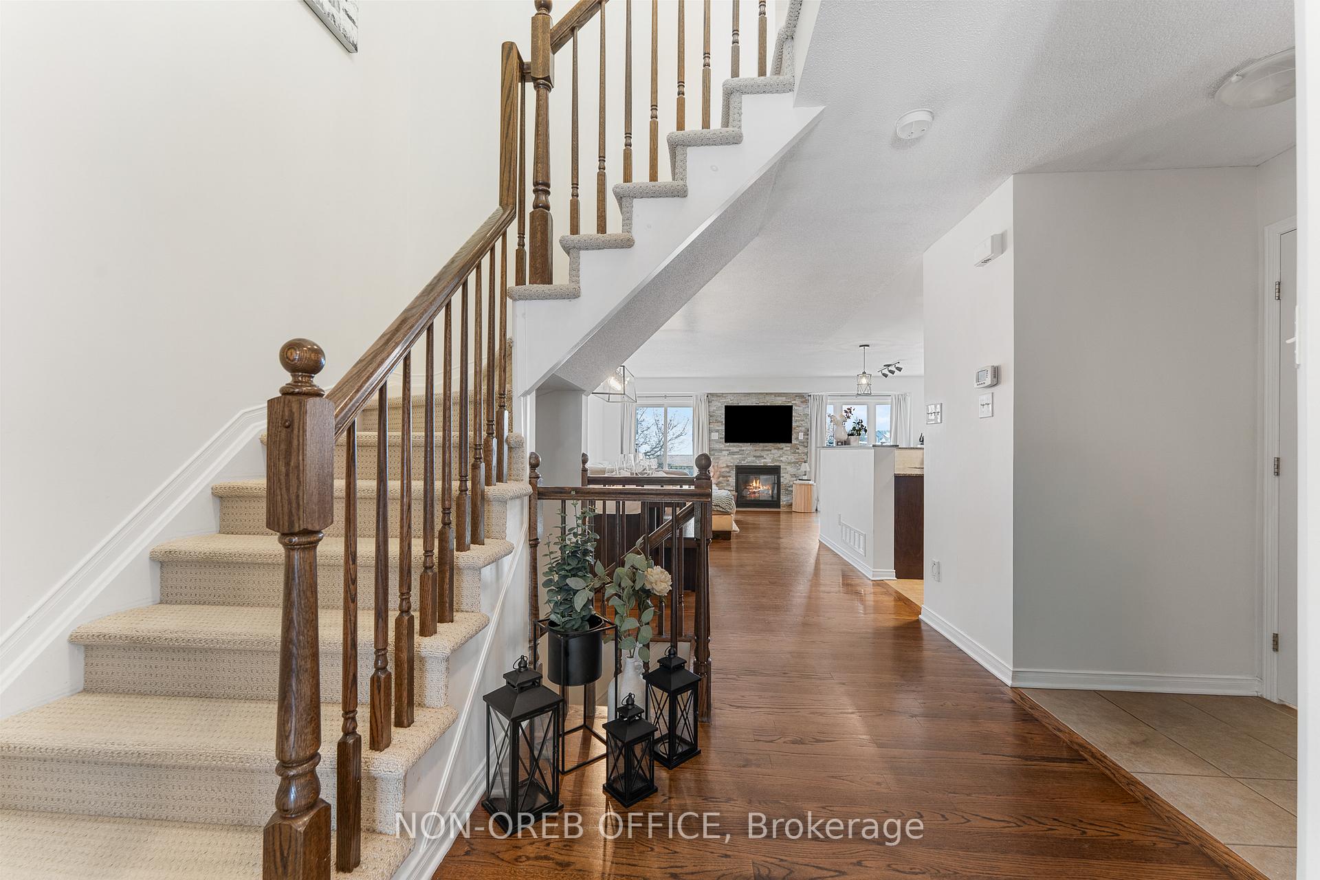 Photo 4 of 202 Arrita Street, Ottawa, Kanata - Emerald Meadows/Trailwest — HOMEH