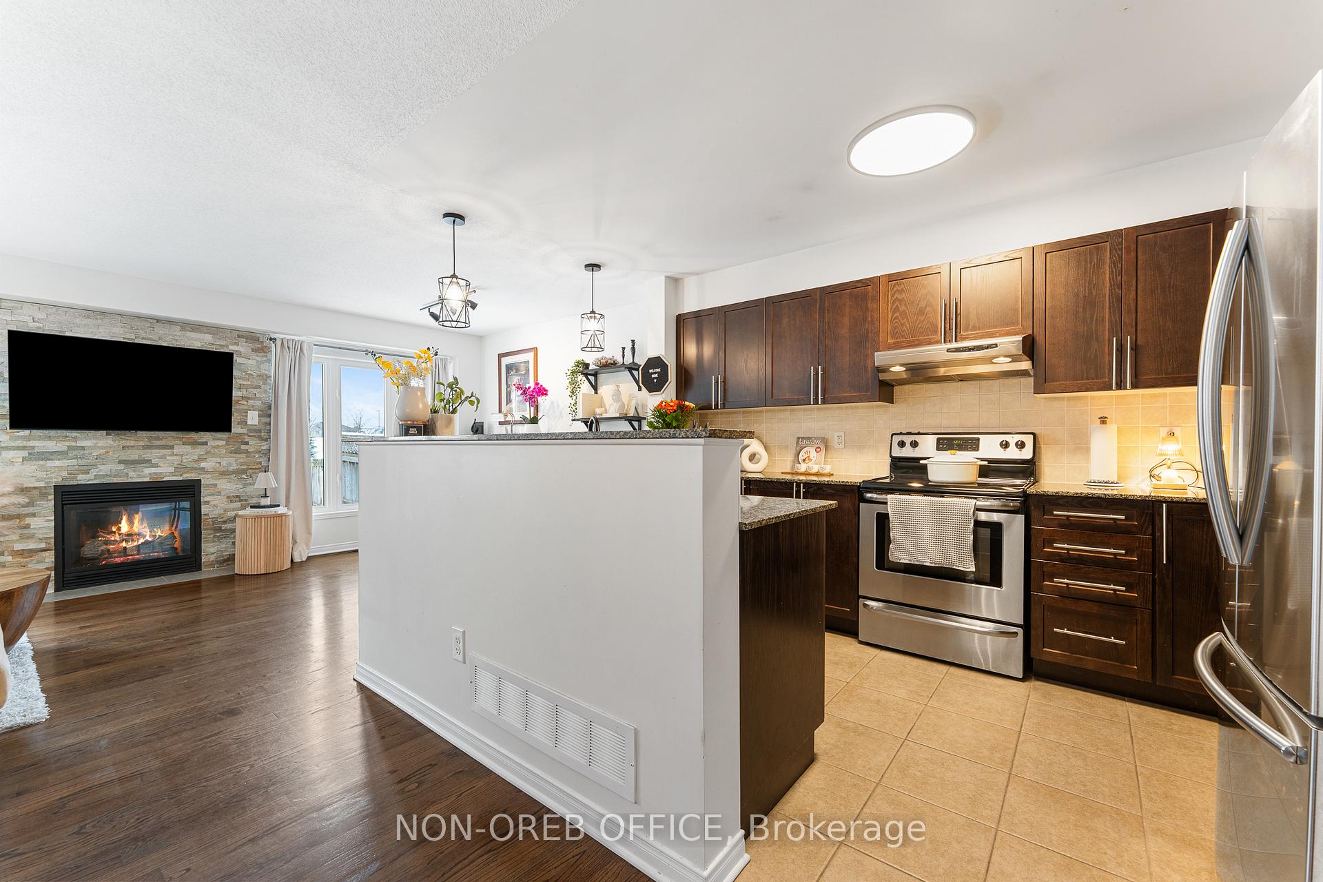 Photo 9 of 202 Arrita Street, Ottawa, Kanata - Emerald Meadows/Trailwest — HOMEH