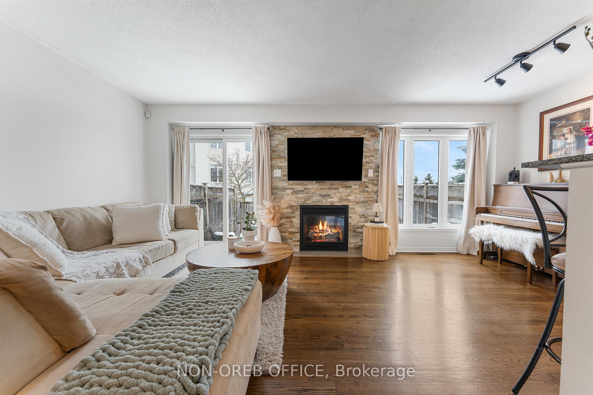 Photo 12 of 202 Arrita Street, Ottawa, Kanata - Emerald Meadows/Trailwest — HOMEH