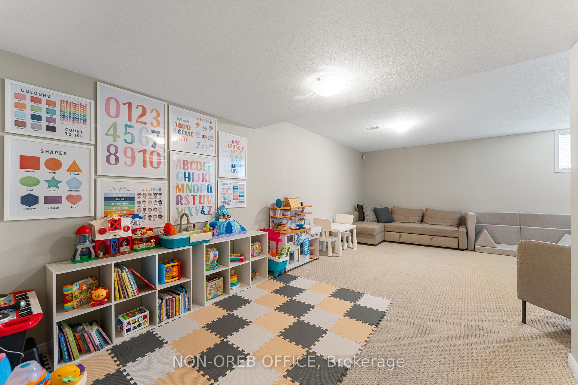 Photo 34 of 202 Arrita Street, Ottawa, Kanata - Emerald Meadows/Trailwest — HOMEH