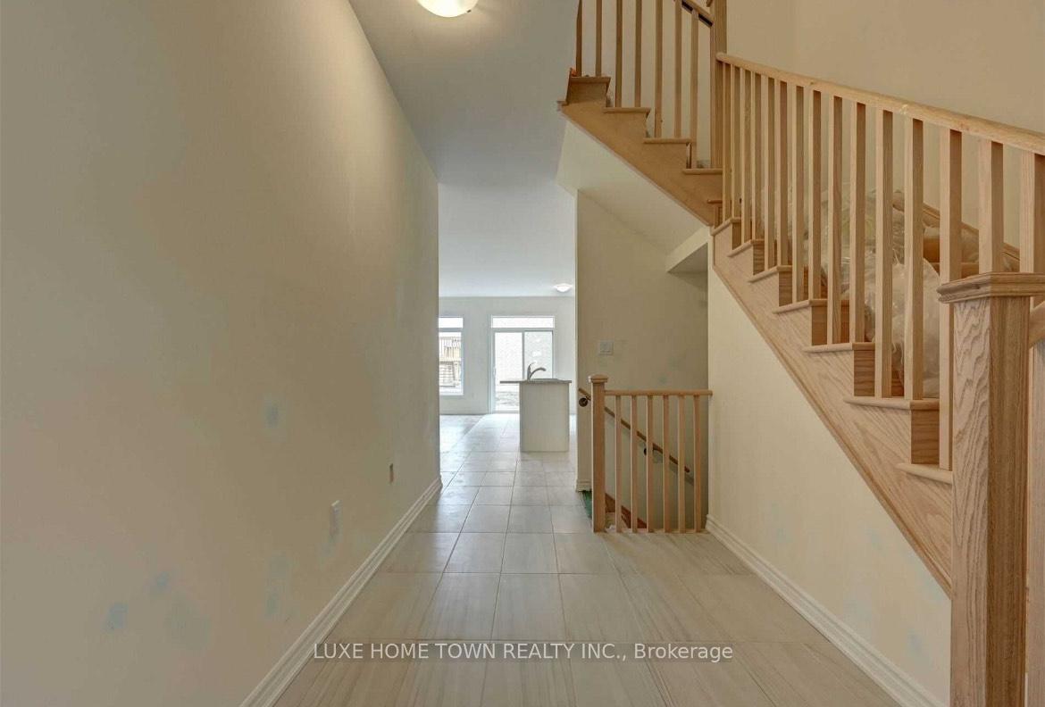 Photo 3 of 2227 Grainger Loop, Innisfil, Alcona — HOMEH