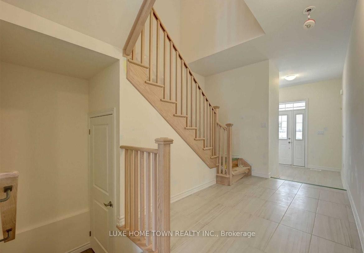 Photo 4 of 2227 Grainger Loop, Innisfil, Alcona — HOMEH