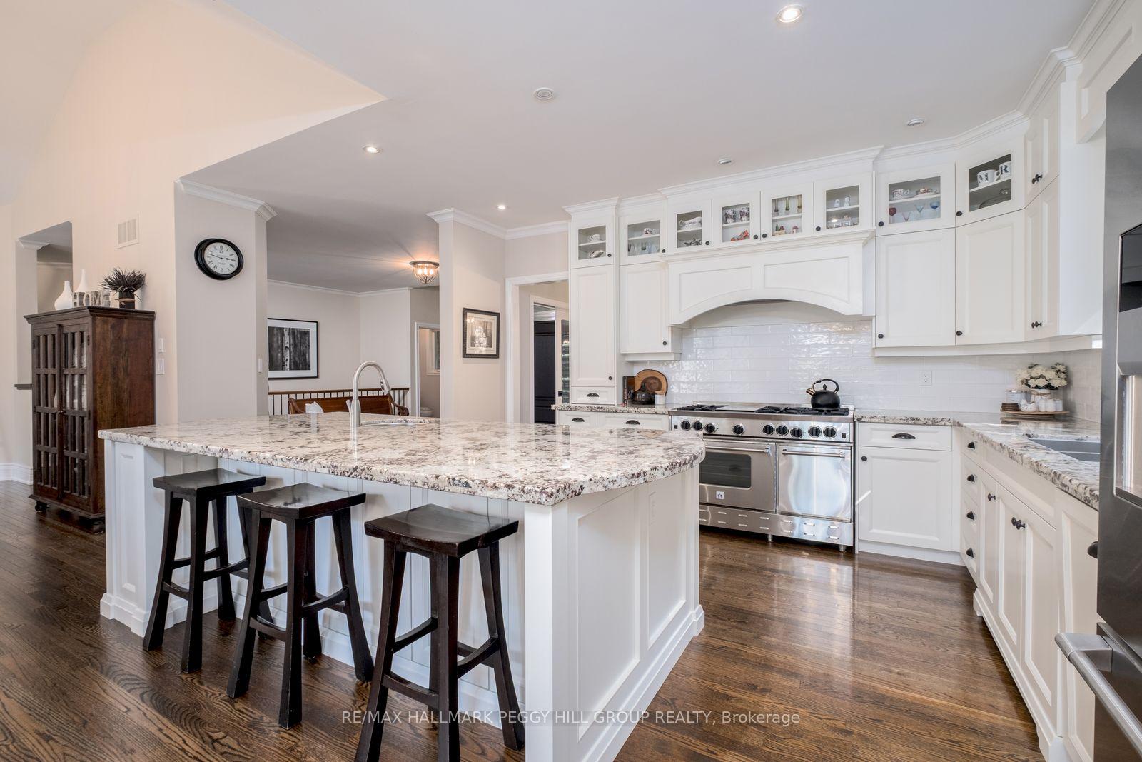 Photo 5 of 68 Mactaggart Drive, King, Nobleton — HOMEH