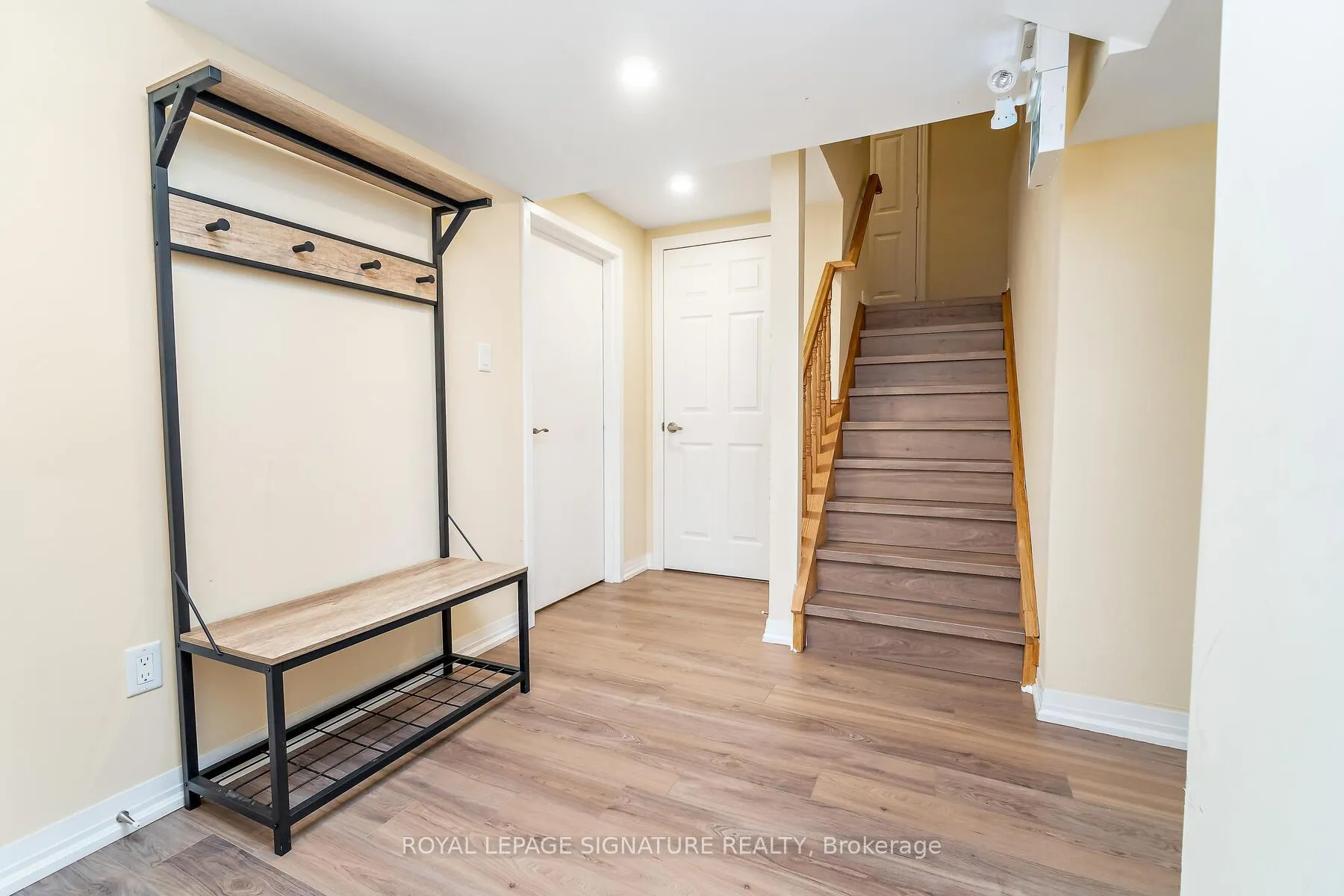 Photo 4 of 62 Summerlea Street, Markham, Middlefield — HOMEH