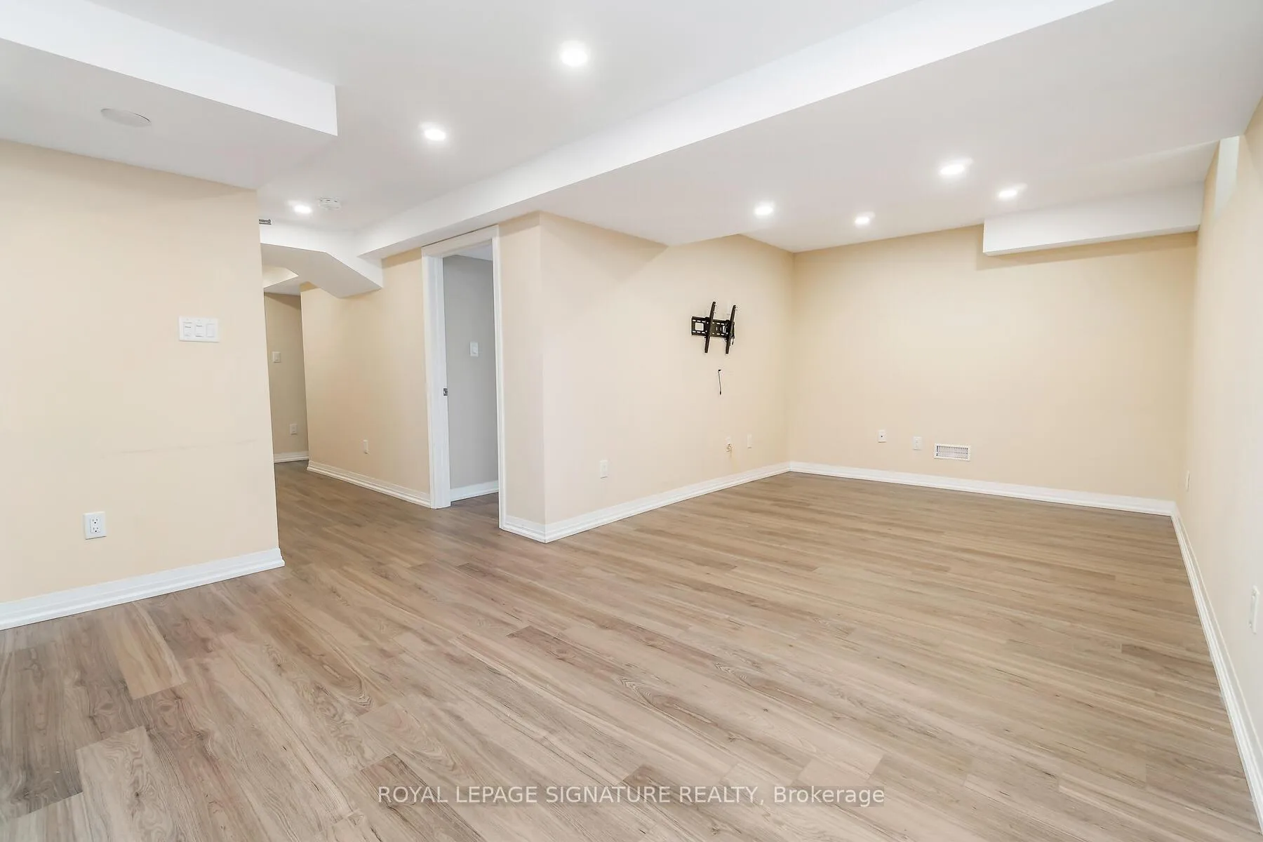 Photo 7 of 62 Summerlea Street, Markham, Middlefield — HOMEH