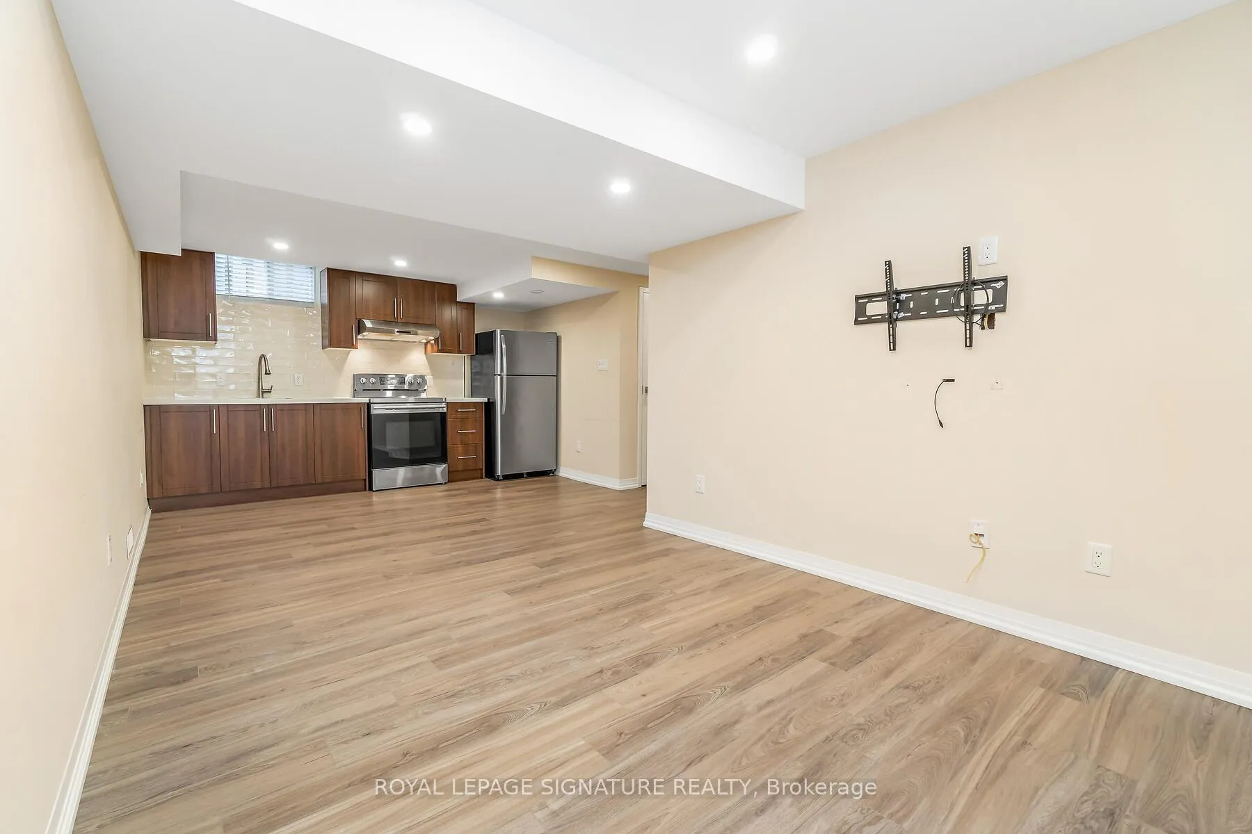 Photo 8 of 62 Summerlea Street, Markham, Middlefield — HOMEH