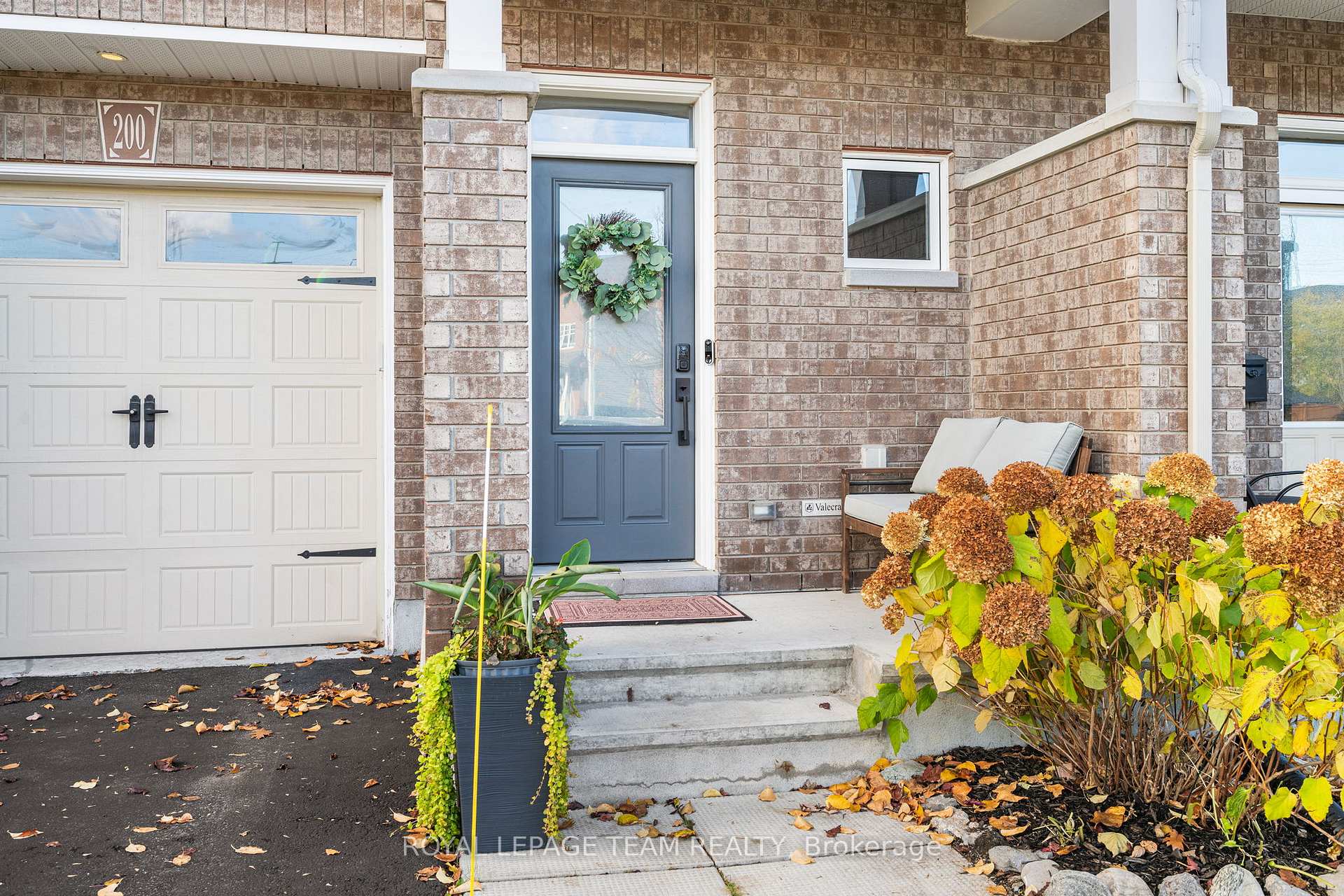 Photo 2 of 200 Akerson Road, Ottawa, Kanata - Emerald Meadows/Trailwest — HOMEH