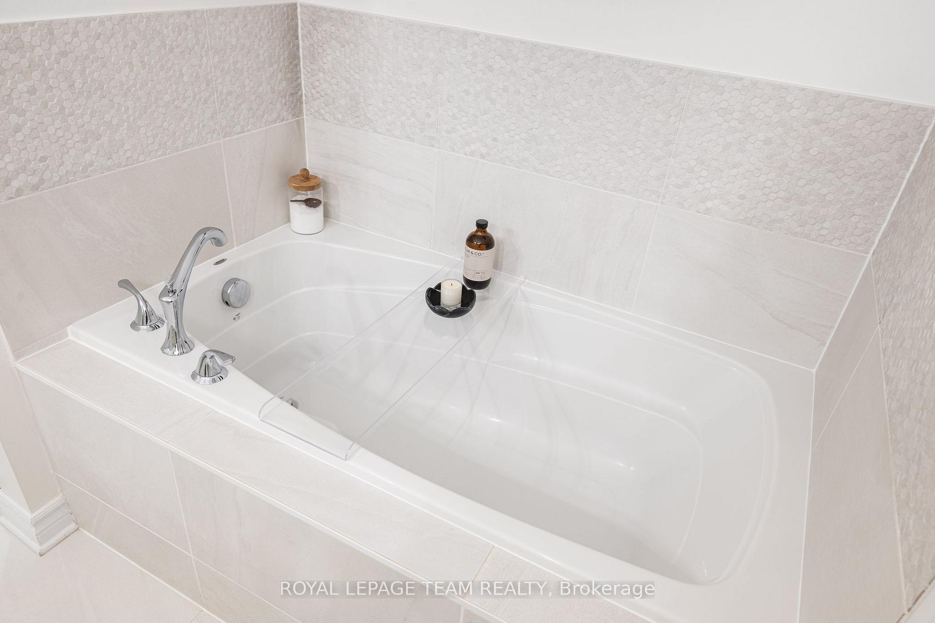 Photo 25 of 200 Akerson Road, Ottawa, Kanata - Emerald Meadows/Trailwest — HOMEH
